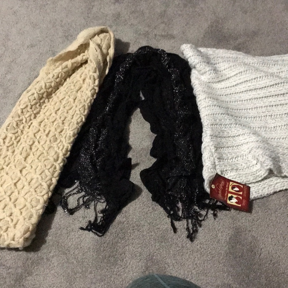 Scarf lot